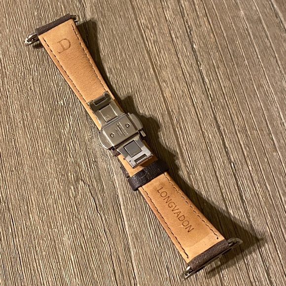 LONGVADON | Classic Series Apple Watch Band in Shark Gray - Picture 6 of 7